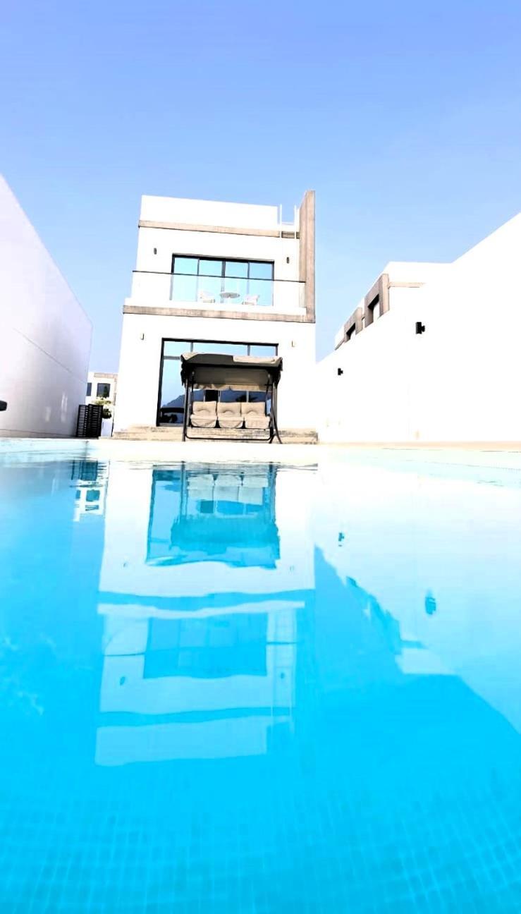 The View Luxury - Al Dana Island Вилла